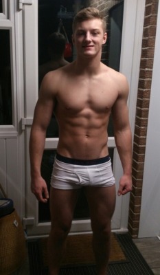 jeansassfuck:  waistbandboy:  He wears the trunks well!  Want more? Check Me Out jeansassfuck.tumblr.com I Follow back all similar blogs!!! 