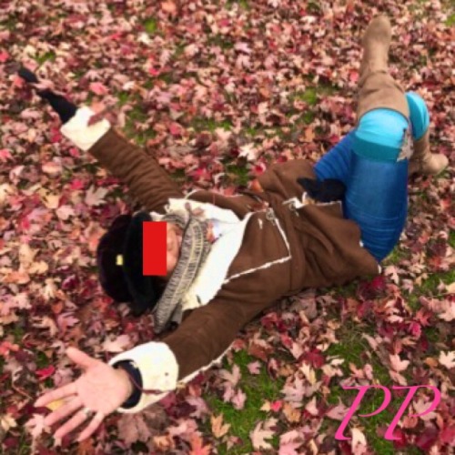 pinayprincessbeauty:  You all know I’m horrible at requests, but a gentleman was so nice in asking I did what he’d love to see: autumn pictures outside on a trail.  I fulfilled it and only hours after asked.  I am amazing!  😄😆😂