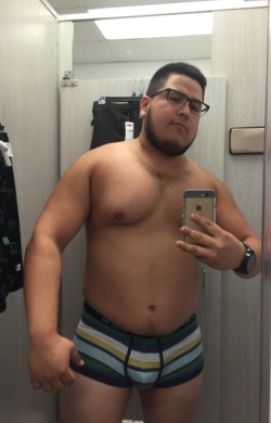 badideabear13:  superbeast07:  beefbearrito:  Fitting room selfies also Tummy Tuesday!  I could go for hours with this one  Cute and such a sweetheart when I chatted with him.  :-)