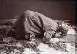 sumeyyeegenc:  Muslim praying, Palestine. 