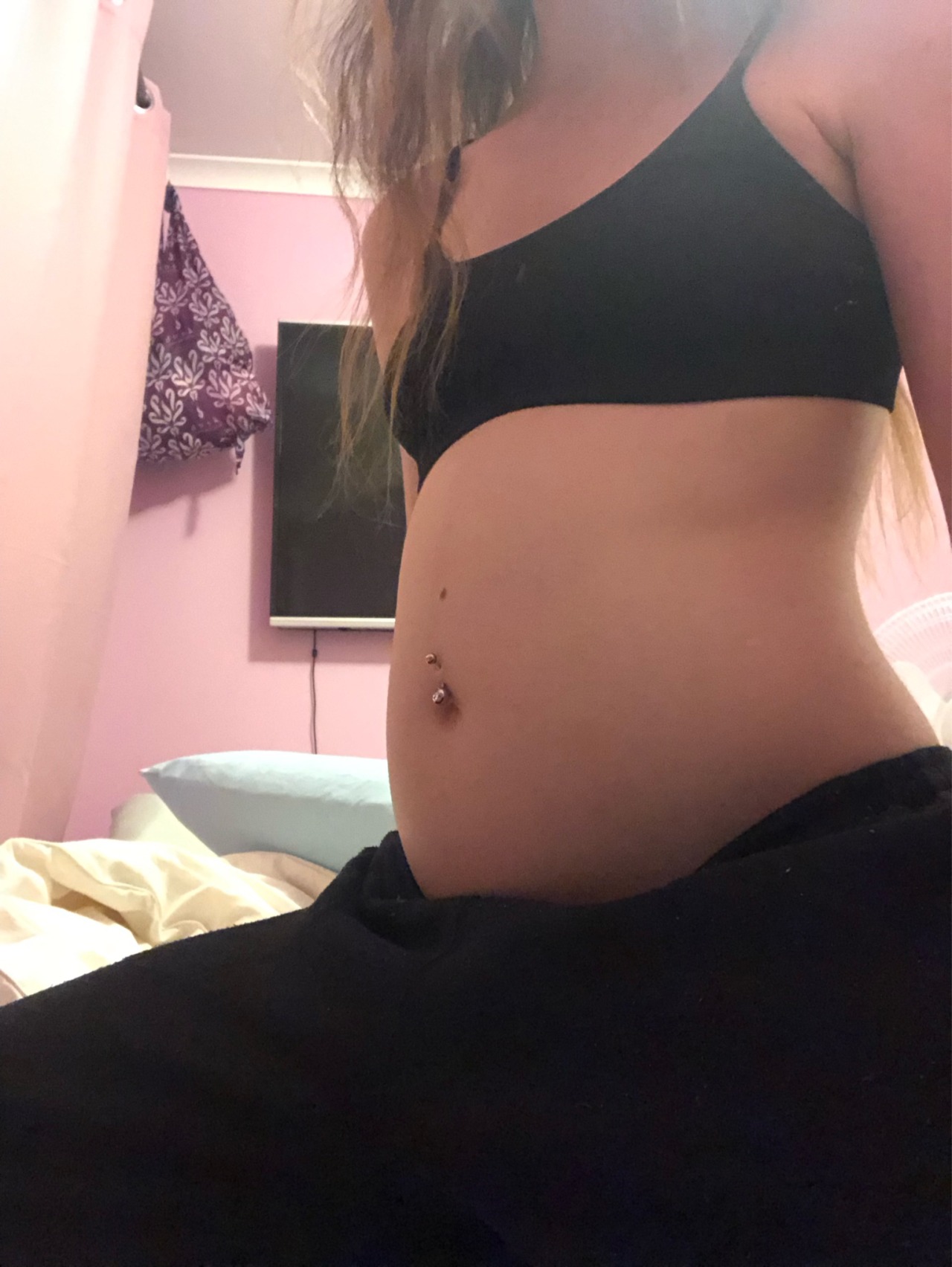 bloatedbelly424:Orb Belly 🤤🤤 My belly is so heavy on my small frame 🤤🤤