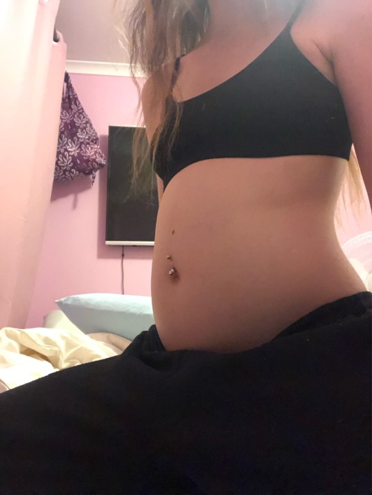bloatedbelly424:Orb Belly 🤤🤤 My belly is so heavy on my small frame 🤤🤤