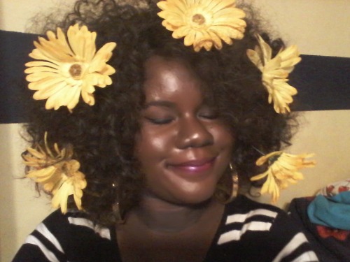 fatandfabulousmermaid:khadds:magnolia-noire:*sensitive black girl music playing in the background*Ye