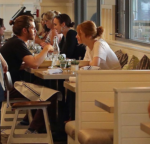 dailyemmastone:    Emma Stone and Andrew Garfield having lunch in Los Angeles, August