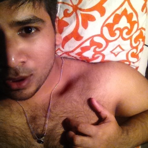 demvisualfeels:who wants to join me in bed?