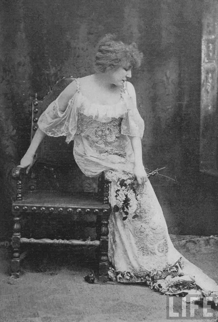 lunawoman:  Sarah Bernhardt as Camille in la dame au 