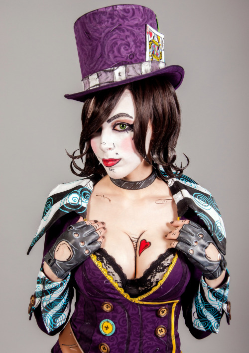 cosplayblog:  Submission Weekend!Mad Moxxi from Borderlands 2  Cosplayer/Submitter: Daria Rooz [DA / WO / IN / FB]Photographer: ruVIEW 