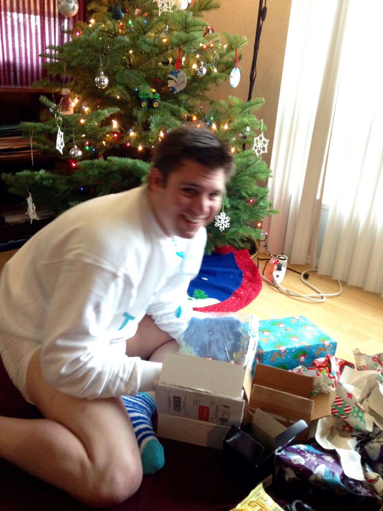 roxxyuncensored:  Merry Christmas from Roxxy and Baby T! I had so much fun watching