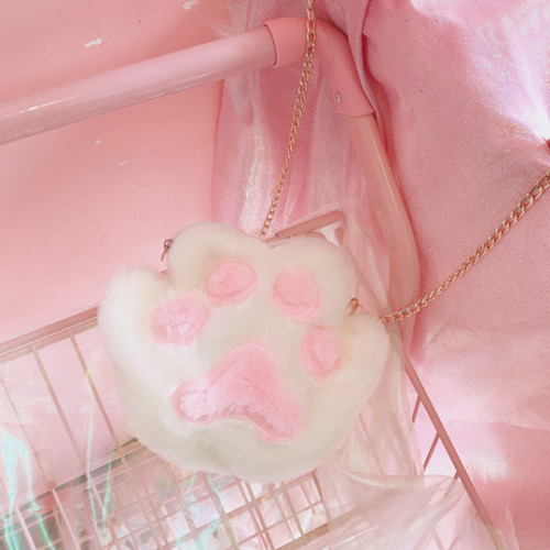 ari-kanon: Cat Paw Chain Bag