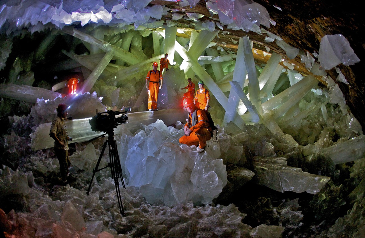 sixpenceee:Crystal Cave in MexicoIts main chamber contains the largest selenite crystals
