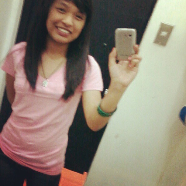 asdfghjkiyel:  Do I look fat? TToTT #FittingRoom #Bench #Pink