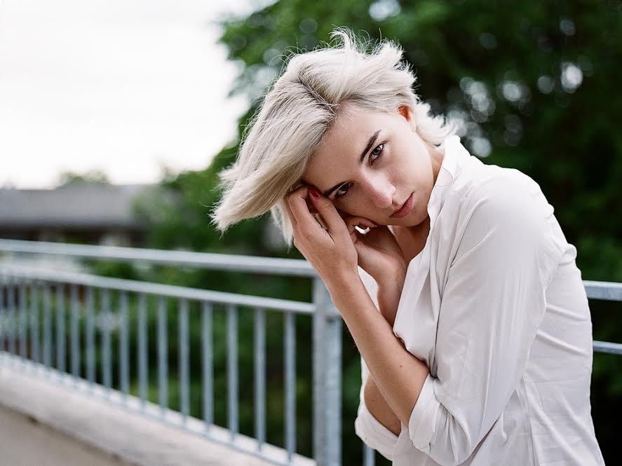 sarascarletmodel:  Photo &amp; post processing by Gary Yao https://m.flickr.com/photos/gary_yao