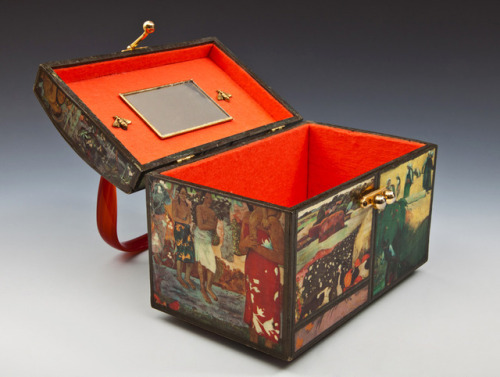 Wooden “art purse” with paintings by Cezanne, Gauguin and Monet, 1950-1959. USA. Via Goldstein Museu