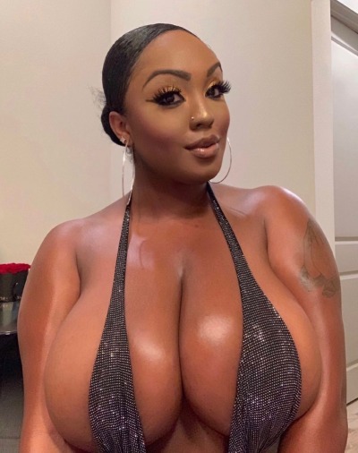 bigtittgirl:bbworship:Layton Bentonsexy bitch
