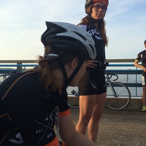 agreenerfilm: Spoked STL #girlsthatride #girlsthatrace #spokedstl #bridge2bridge2 (at Chain of Rocks