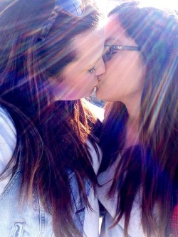 lipstick-lesbian:  ♀♡♀