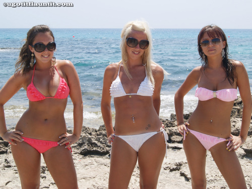 Three British teens agree to pose topless for pictures on vacation.