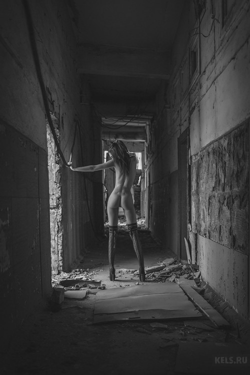 500pxpopularnude:  b/w 14 by kelsandrey , porn pictures