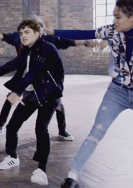 d-o-that-dick-tho: Jongin just can’t keep his eyes off of Kyungsoo
