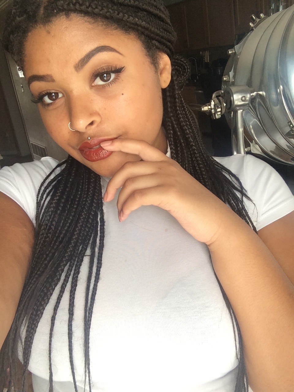 w-nderless:  its canada day and im a VERY cute canadian