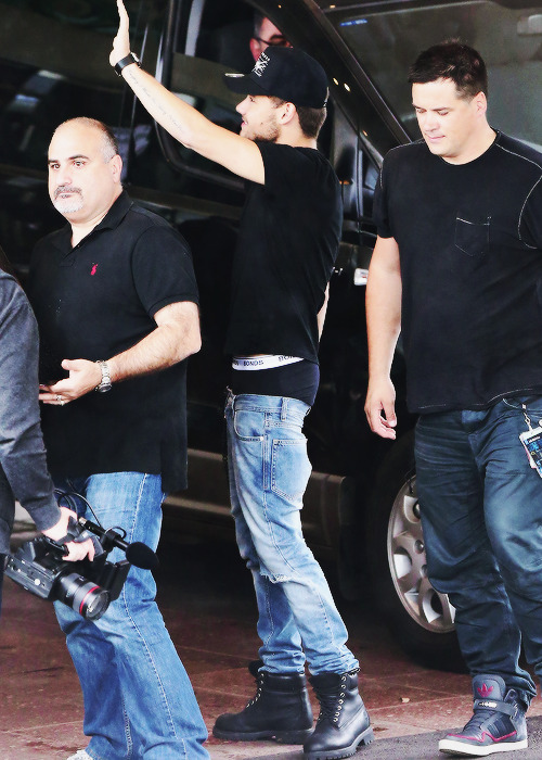 blamestyles:  pull your fricking pants up x 