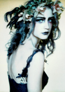 bienenkiste:Photographed by Paolo Roversi for Vogue Italia January 1997