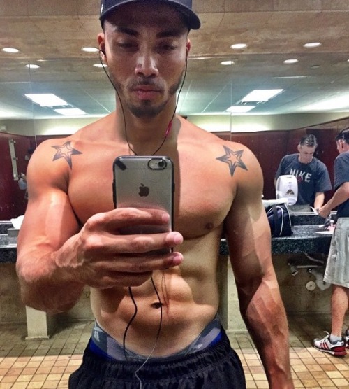 themalethots:  Quentin 😉