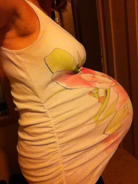 onefitmama:  Good bye baby bump! It’s been fun and I’ve enjoyed watching you