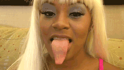 longtongues:  Black babes with long tongues Click