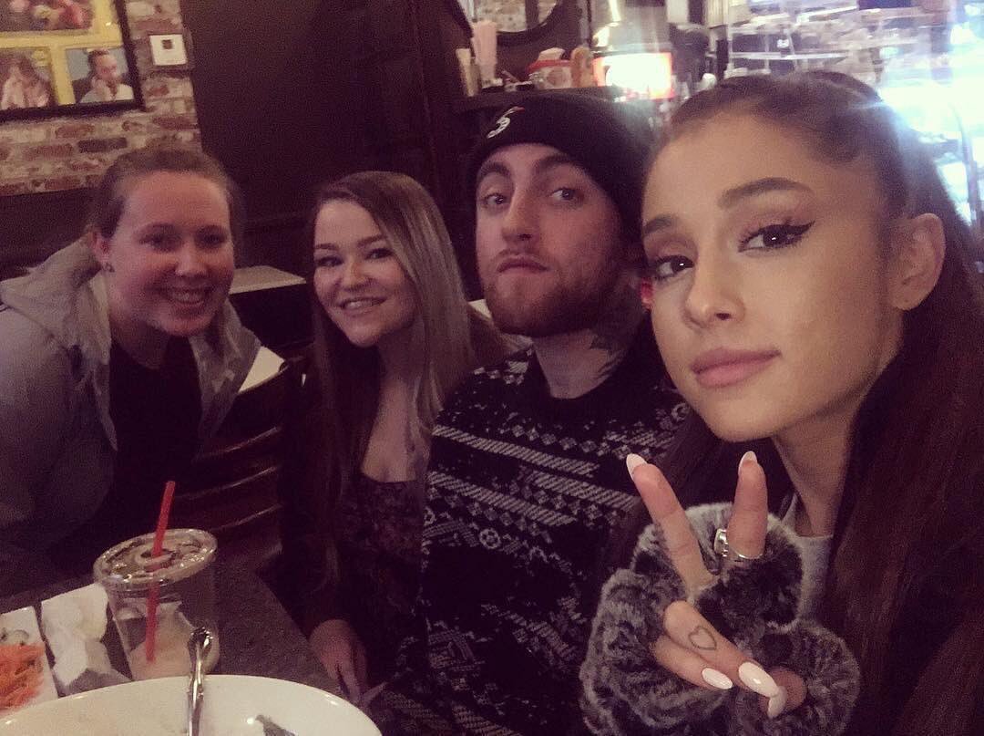 agrande-news:  November 26: Ariana Grande and Mac Miller with fans at a restaurant