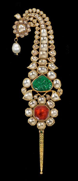 Sarpech (turban ornament) emerald, rubi and diamonds on gold.