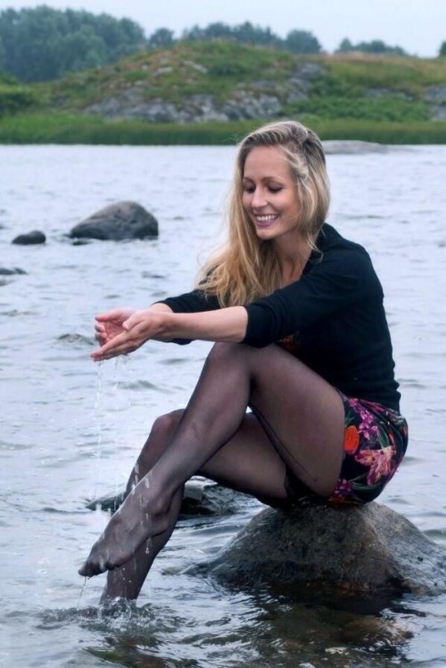 Another rainy day gives us a chance to checkout women who rock Wet Stockings/Nylons!Don’t forget Lad