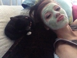 -shr00ms:  Minnie ft green monsta