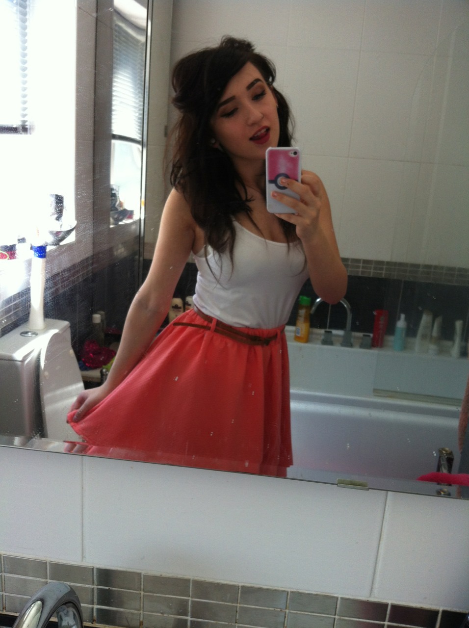 nipsl1pz:  liiquidlogic:  alexkisu:  Off out to enjoy the sun with my best fren 