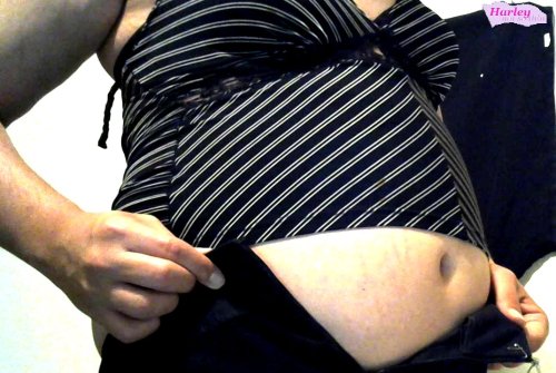 harleynotsothin: Work Skirt Works No More! (link here!) I’ve been gaining like crazy! So it’s no sur