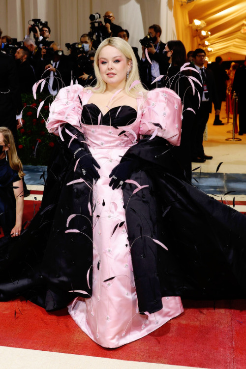 dinah-lance:Nicola Coughlan attends The 2022 Met Gala Celebrating “In America: An Anthology of Fas