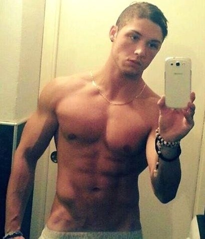 cuteguy-nicemuscle:  jacktwister:  Um, HELLO MISTER!! Break Me Off a Big Piece of