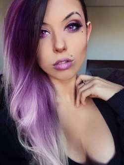 zombiebitme:  Sombra make up test. &lt;3 