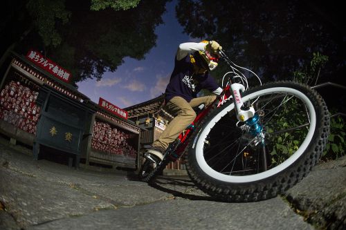 chirosangaku: ダウンヒル・レースRed Bull Holy Ride 2013のコースを檀拓磨が紹介！ - 写真 | Red Bull