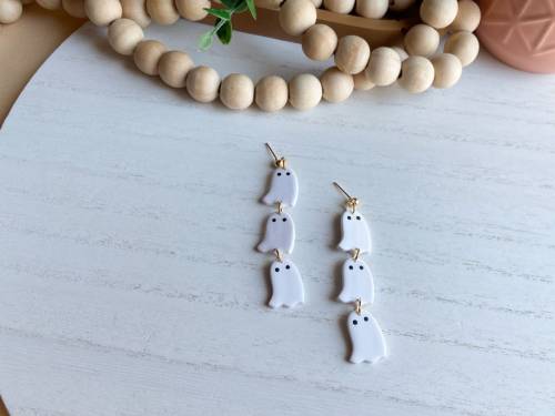 littlealienproducts:    Halloween Ghost Polymer Clay Earrings by   PrettyInClayDesigns  