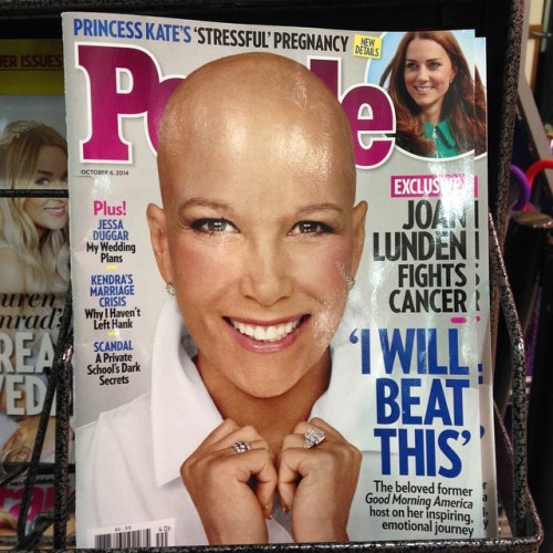 #JoanLunden - beautiful & courageous - #womenwhoinspire@peoplemagazine-gorgeous cover! (at Harris Teeter)