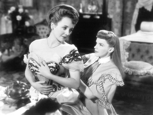 wehadfacesthen:Mary Astor and Judy Garland in a production still from Meet Me In St. Louis (Vincente