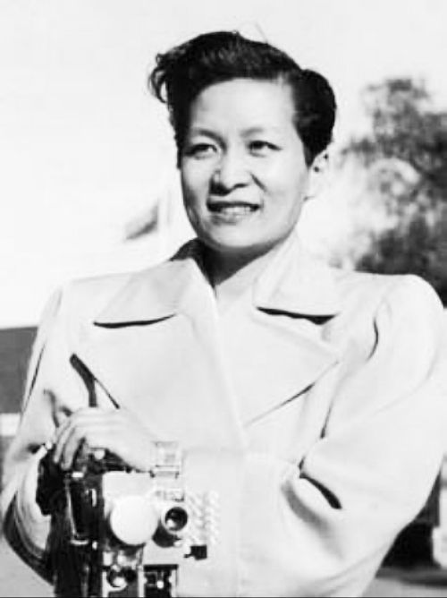 stuffmomnevertoldyou:  classicladiesofcolor:  Filmmaker, Esther Eng. Esther Eng