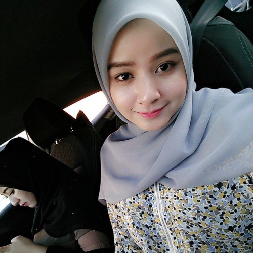 adiklemas: Slutty face hijabista Comey aih
