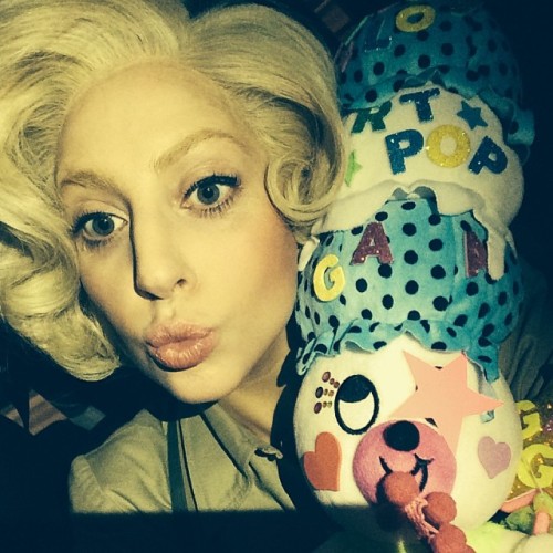 ladyxgaga:  Just arrived in Japan to a thousand little monster angels! Thank you for my ARTPOP presents I will cherish them! 