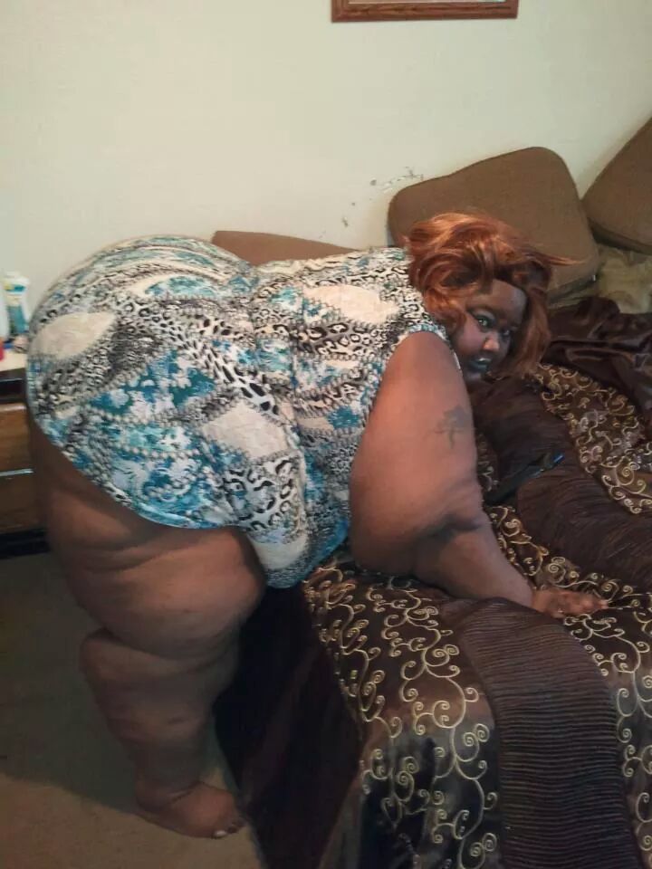 bbwssbbwlover:  Look at her SEXY full figured Body, Every FA’s dream…