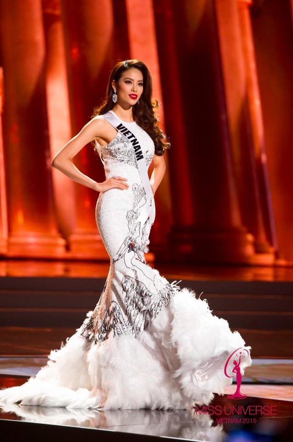 shikorita012:  Miss Vietnam is so stunning, gorgeous. Omg, and the dress is magnificent.