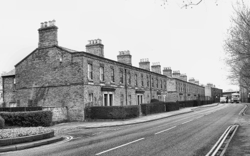 Former railway company cottages on Railway Terrace (Derby, 2008).