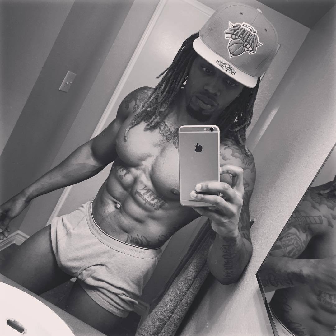 charlibal:  Guy with Iphone series Smash or Trash ??? 