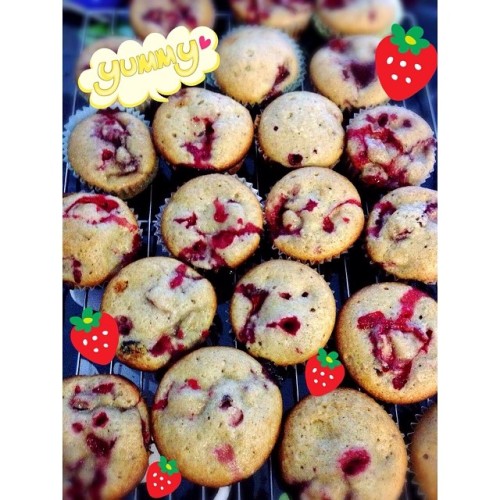 Homemade Strawberry muffins ♪(´ε｀ )  #イチゴ #苺 #strawberry #muffin #muffins #strawberrym